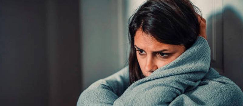 Mujer de mirada triste
